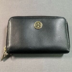 TORY BURCH Robinson Zip Around Continental Wallet In Black